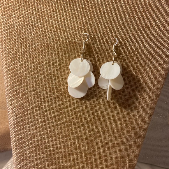 Shell earrings - Picture 3 of 3
